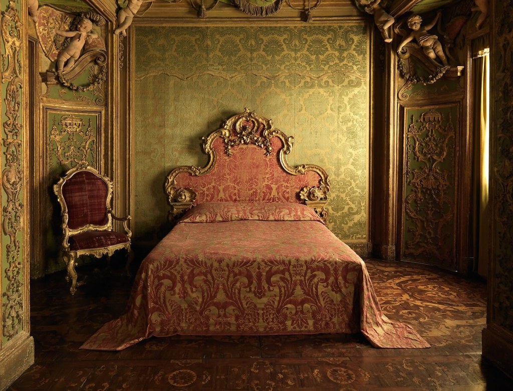 Picture of: Stuccowork probably by Abbondio Stazio  Bedroom from the Sagredo